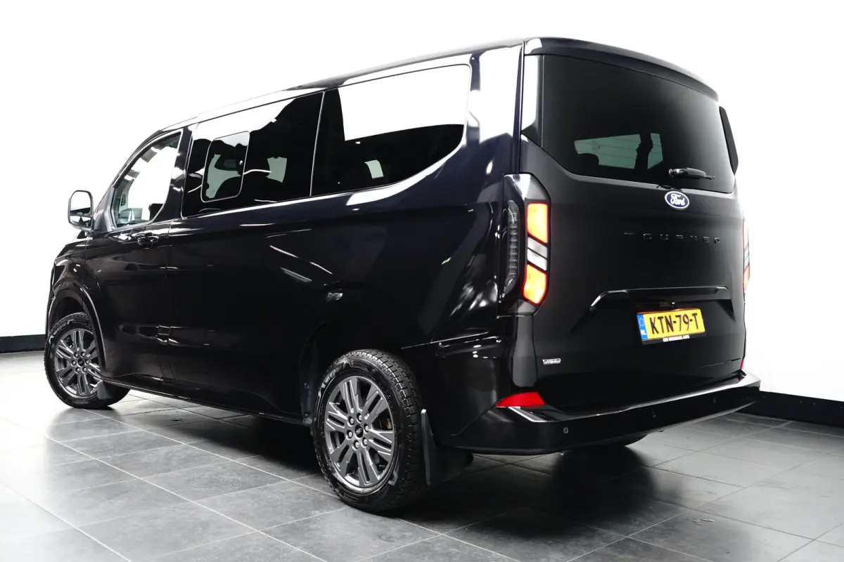 Tourneo 340 2.5 PHEV L1H1 Titanium | Stoel- Stuurverwarming | Parkeersenoren + Camera | Keyless | LED | Apple Carplay/Android Auto | Apple Carplay/Android Auto|telefoonintegratie premium | E