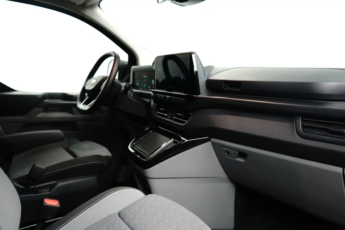 Tourneo 340 2.5 PHEV L1H1 Titanium | Stoel- Stuurverwarming | Parkeersenoren + Camera | Keyless | LED | Apple Carplay/Android Auto | Apple Carplay/Android Auto|telefoonintegratie premium | E