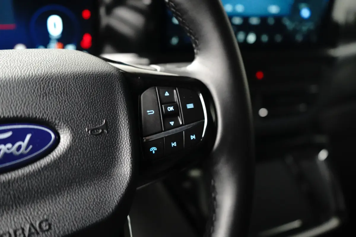 Tourneo 340 2.5 PHEV L1H1 Titanium | Stoel- Stuurverwarming | Parkeersenoren + Camera | Keyless | LED | Apple Carplay/Android Auto | Apple Carplay/Android Auto|telefoonintegratie premium | E