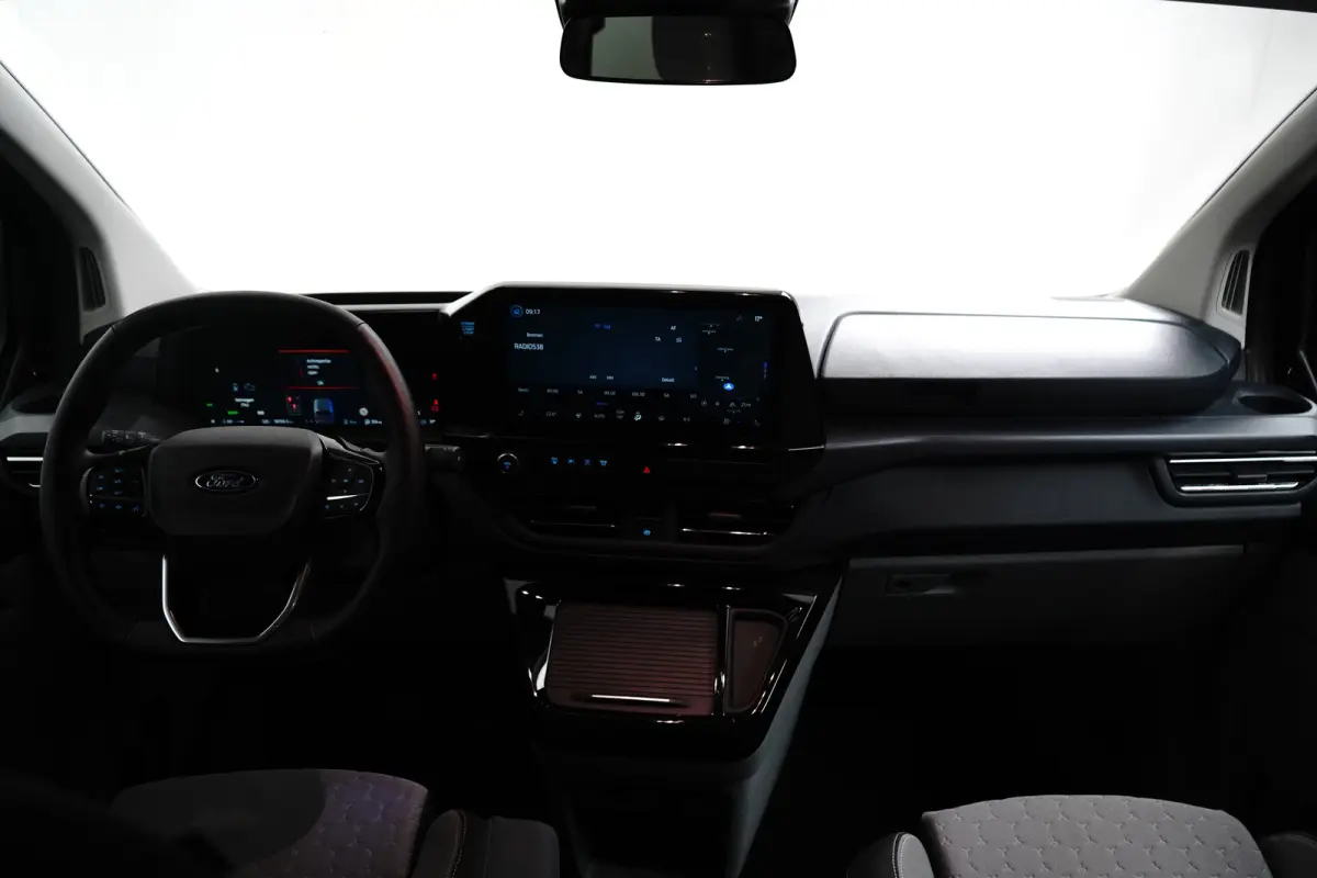 Tourneo 340 2.5 PHEV L1H1 Titanium | Stoel- Stuurverwarming | Parkeersenoren + Camera | Keyless | LED | Apple Carplay/Android Auto | Apple Carplay/Android Auto|telefoonintegratie premium | E