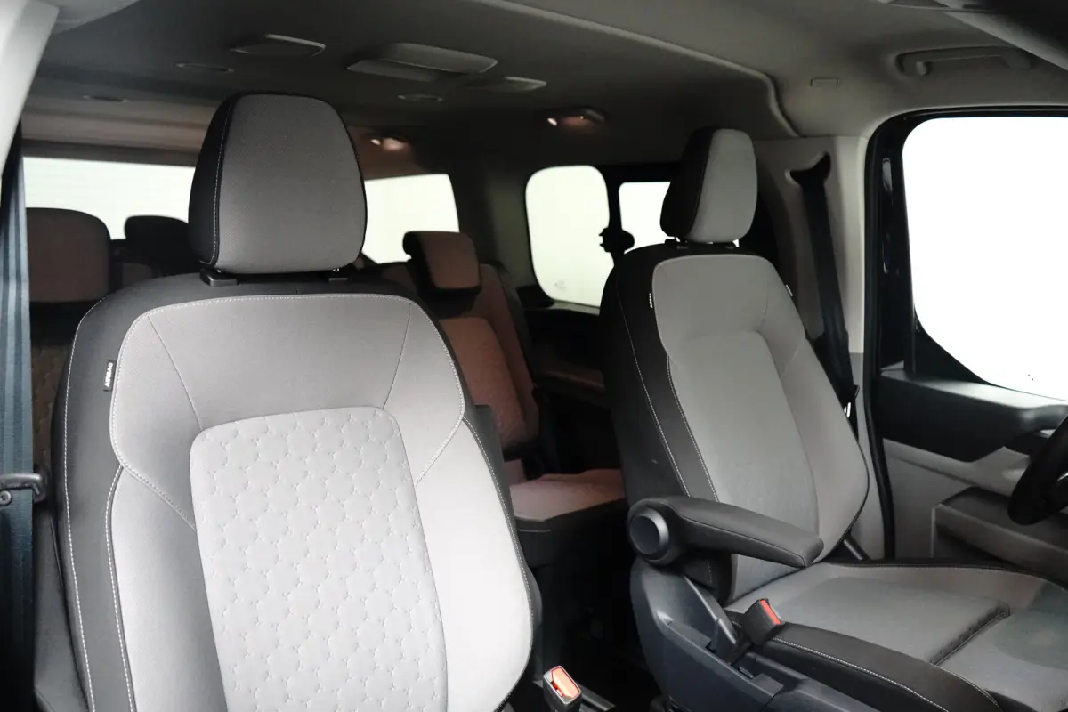 Tourneo 340 2.5 PHEV L1H1 Titanium | Stoel- Stuurverwarming | Parkeersenoren + Camera | Keyless | LED | Apple Carplay/Android Auto | Apple Carplay/Android Auto|telefoonintegratie premium | E