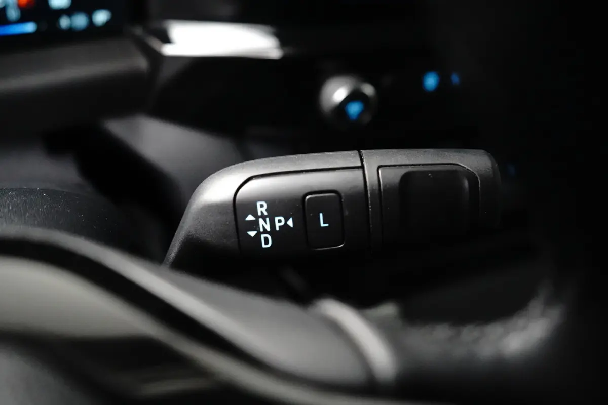 Tourneo 340 2.5 PHEV L1H1 Titanium | Stoel- Stuurverwarming | Parkeersenoren + Camera | Keyless | LED | Apple Carplay/Android Auto | Apple Carplay/Android Auto|telefoonintegratie premium | E
