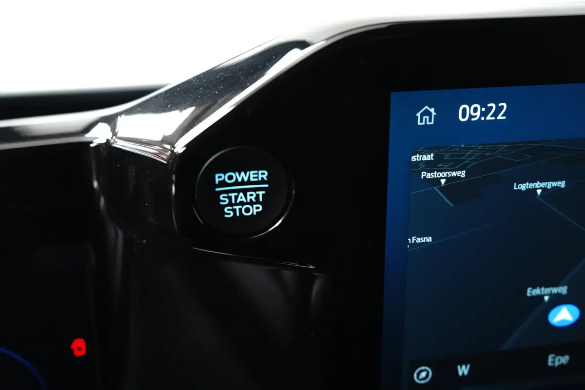 Tourneo 340 2.5 PHEV L1H1 Titanium | Stoel- Stuurverwarming | Parkeersenoren + Camera | Keyless | LED | Apple Carplay/Android Auto | Apple Carplay/Android Auto|telefoonintegratie premium | E