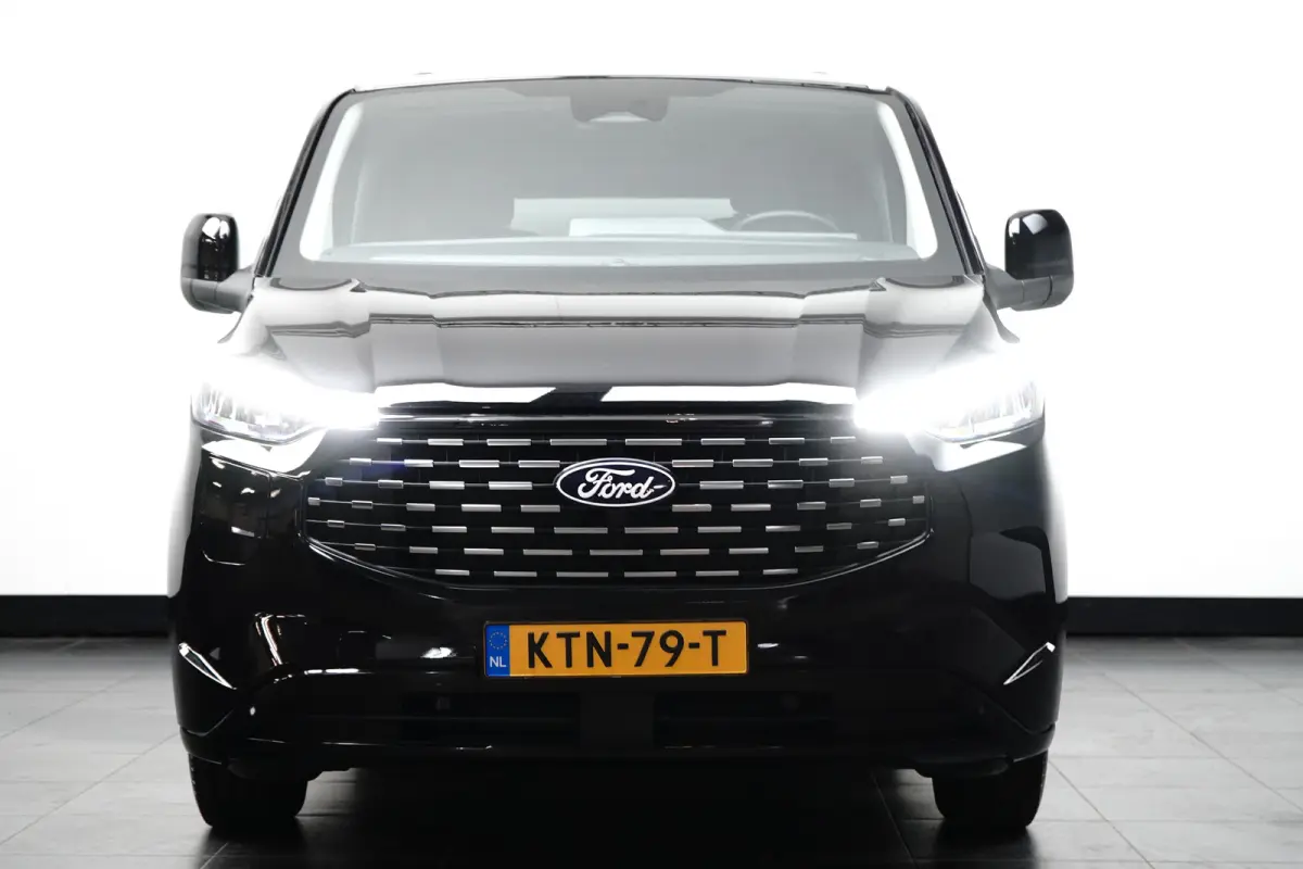 Tourneo 340 2.5 PHEV L1H1 Titanium | Stoel- Stuurverwarming | Parkeersenoren + Camera | Keyless | LED | Apple Carplay/Android Auto | Apple Carplay/Android Auto|telefoonintegratie premium | E