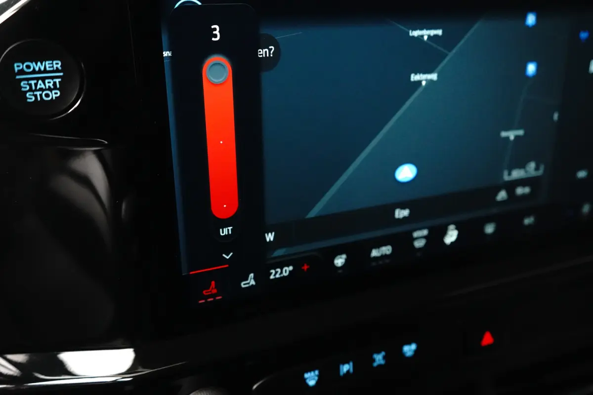 Tourneo 340 2.5 PHEV L1H1 Titanium | Stoel- Stuurverwarming | Parkeersenoren + Camera | Keyless | LED | Apple Carplay/Android Auto | Apple Carplay/Android Auto|telefoonintegratie premium | E