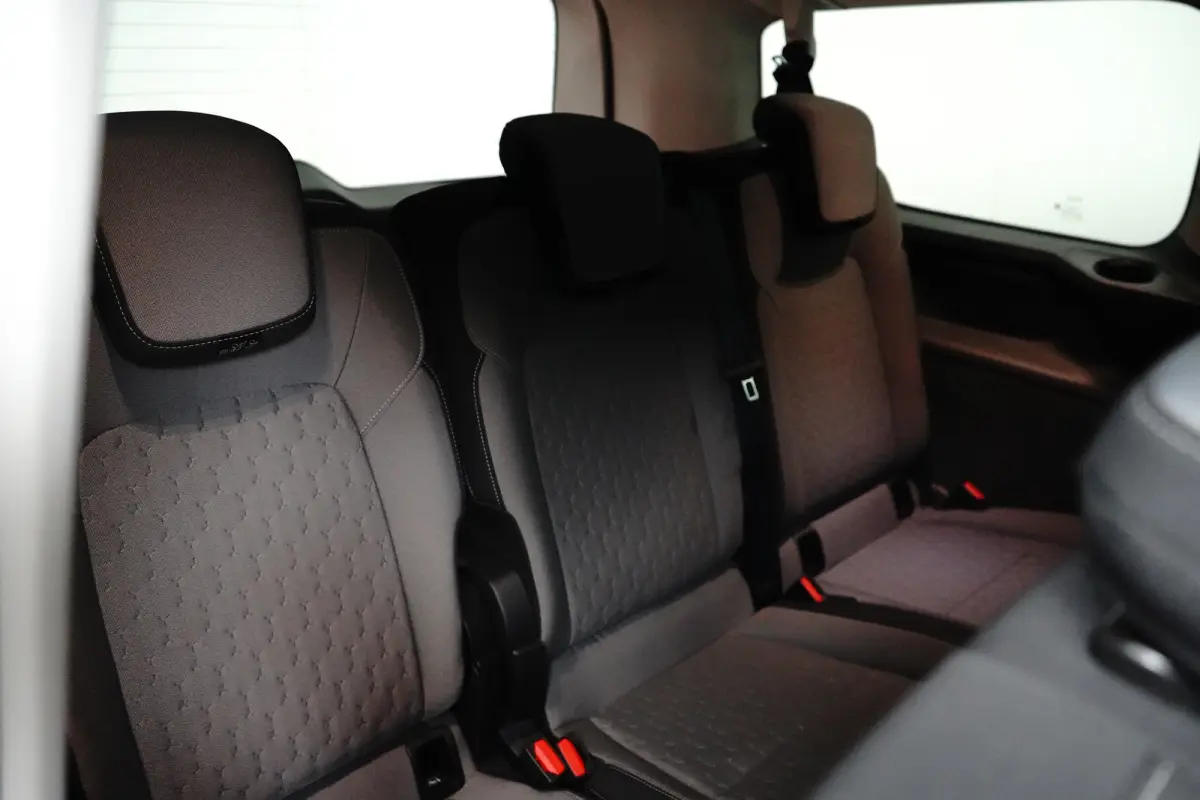 Tourneo 340 2.5 PHEV L1H1 Titanium | Stoel- Stuurverwarming | Parkeersenoren + Camera | Keyless | LED | Apple Carplay/Android Auto | Apple Carplay/Android Auto|telefoonintegratie premium | E