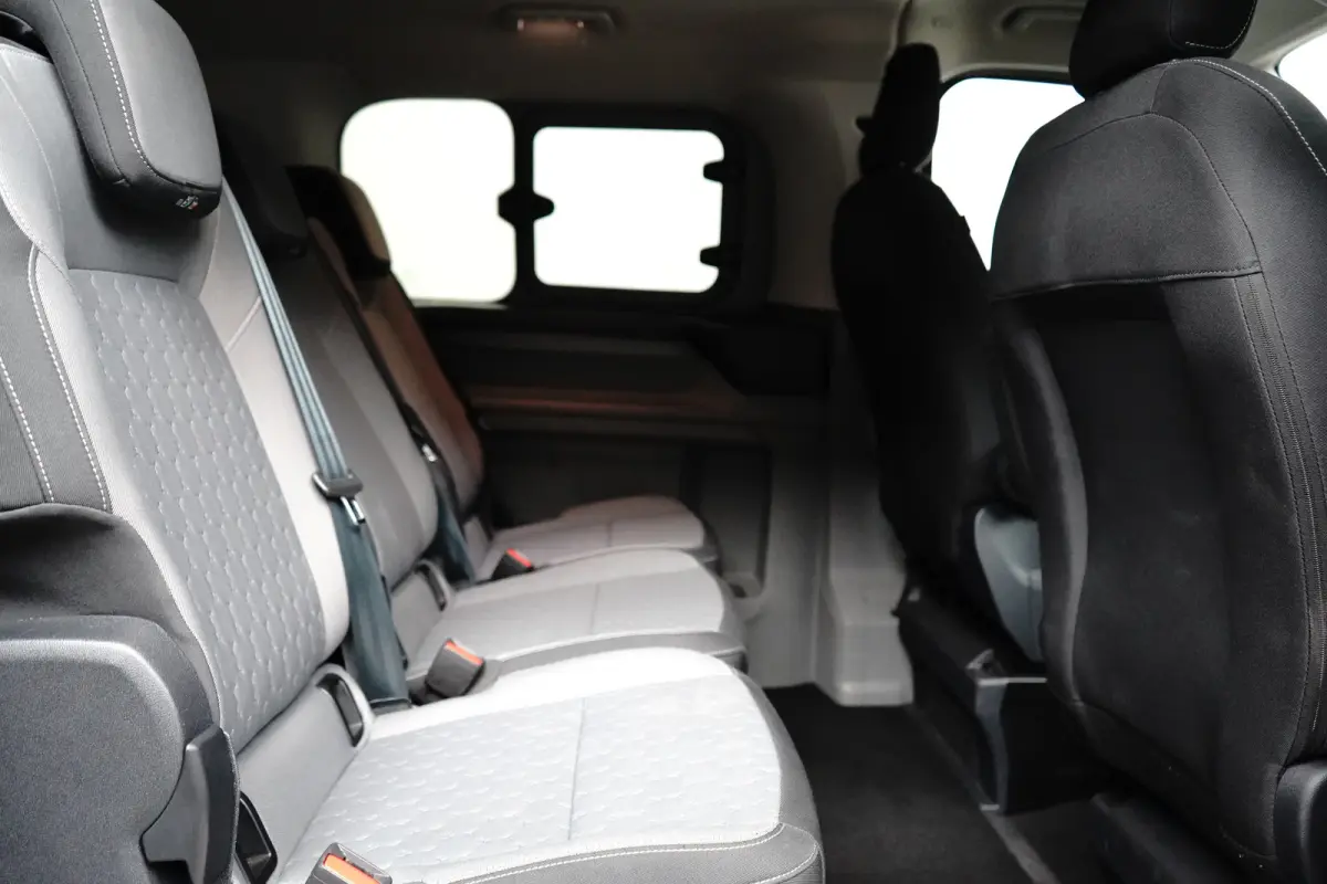 Tourneo 340 2.5 PHEV L1H1 Titanium | Stoel- Stuurverwarming | Parkeersenoren + Camera | Keyless | LED | Apple Carplay/Android Auto | Apple Carplay/Android Auto|telefoonintegratie premium | E
