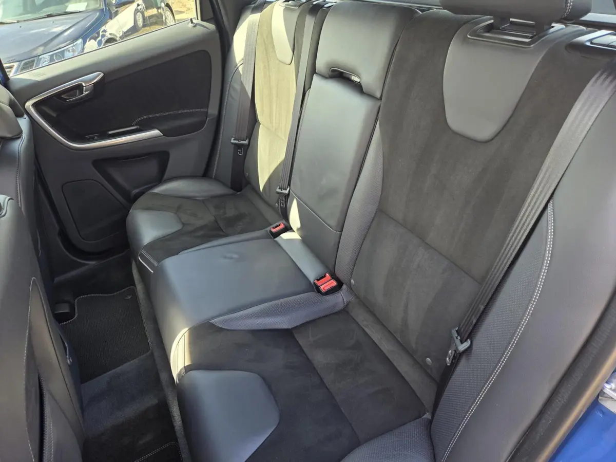 2.0 T5 R-Design AWD | 245 PK | Elektr. achterklep / Adaptive Cruise