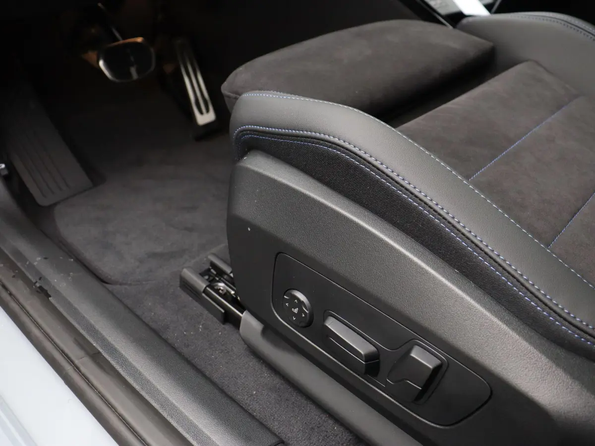 xDrive30 67 kWh M Sport Edition M Sportpakket Pro | Innovation Pack | Harman Kardon | Panoramadak