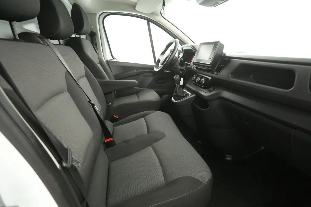 2.0 DCI 150PK L2H1 | Automaat | Airco | Camera | Cruise | Carplay | LED | 2xSchuifdeur | 3 Zits | Trekhaak