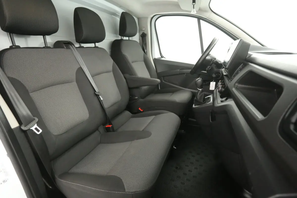 2.0 DCI 150PK L2H1 | Automaat | Airco | Camera | Cruise | Carplay | LED | 2xSchuifdeur | 3 Zits | Trekhaak