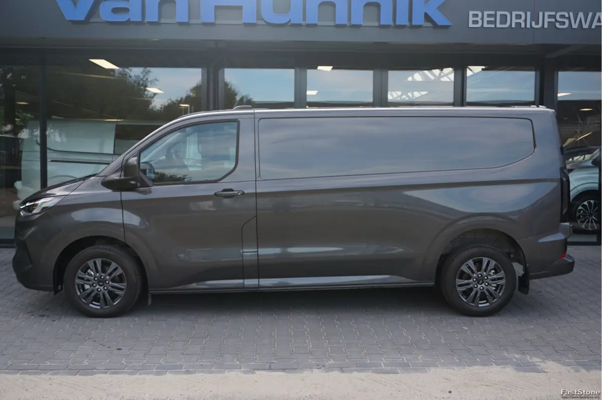 320L 218PK 71KWH Limited AUT BPM VRIJ!! Navi, ACC, 360° Cam, 17" LM, Trekhaak!! NR. EC32