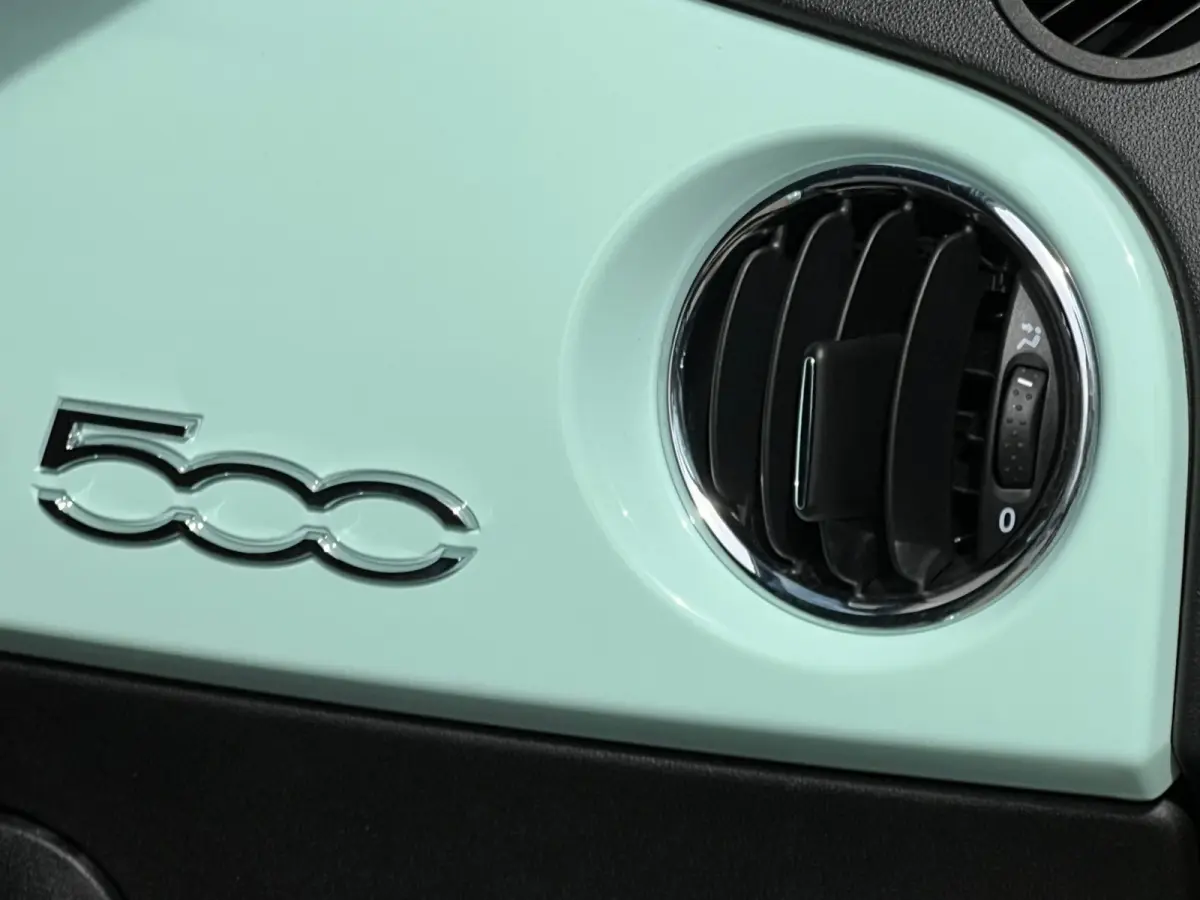 1.0 Hybrid Lounge Airco / Apple Carplay / Android Auto / 15" LM Velgen / Park Sensors / 1e Eigenaar!