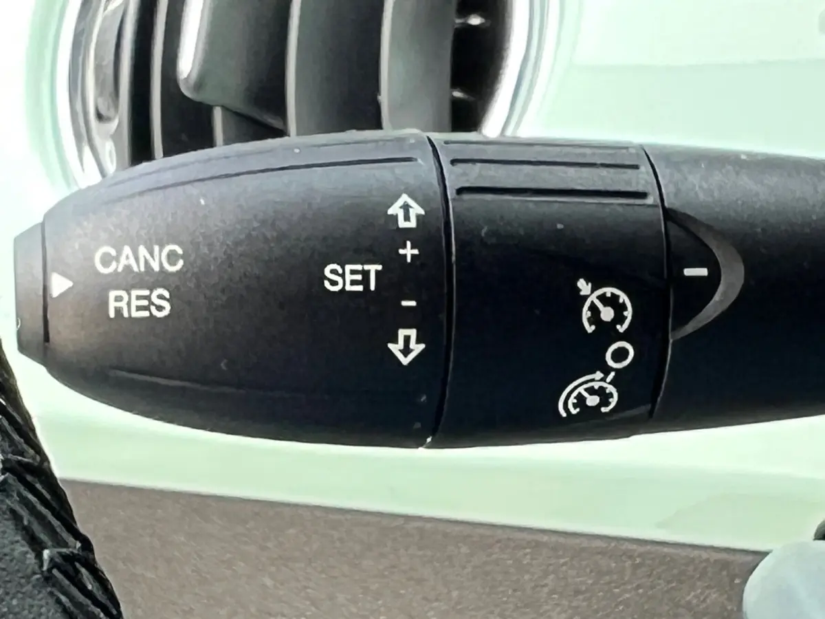 1.0 Hybrid Lounge Airco / Apple Carplay / Android Auto / 15" LM Velgen / Park Sensors / 1e Eigenaar!