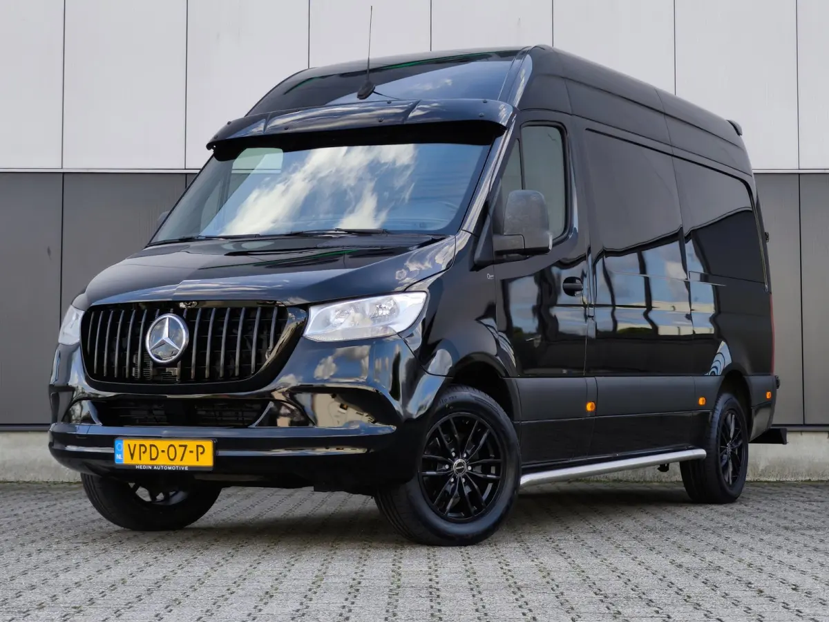 316 RWD AUTOMAAT CRUISE CLIMA 2800KG TREKHAAK CAMERA STOELVERWARMING L2H2 BLACK EDITION