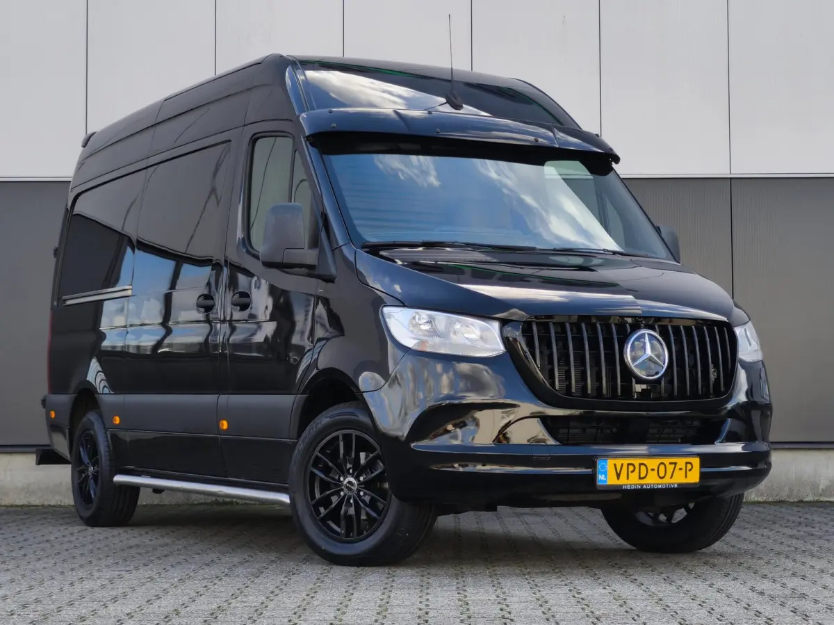316 RWD AUTOMAAT CRUISE CLIMA 2800KG TREKHAAK CAMERA STOELVERWARMING L2H2 BLACK EDITION
