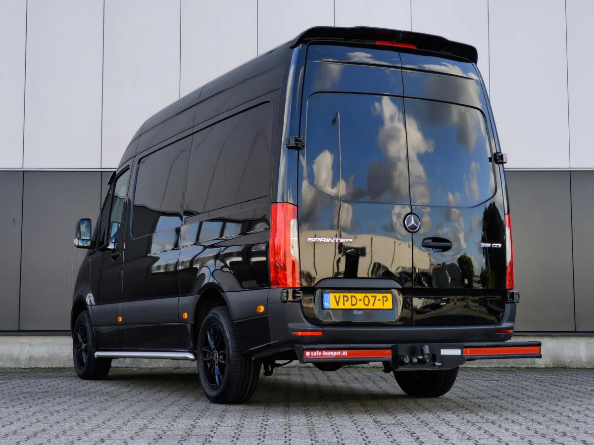 316 RWD AUTOMAAT CRUISE CLIMA 2800KG TREKHAAK CAMERA STOELVERWARMING L2H2 BLACK EDITION