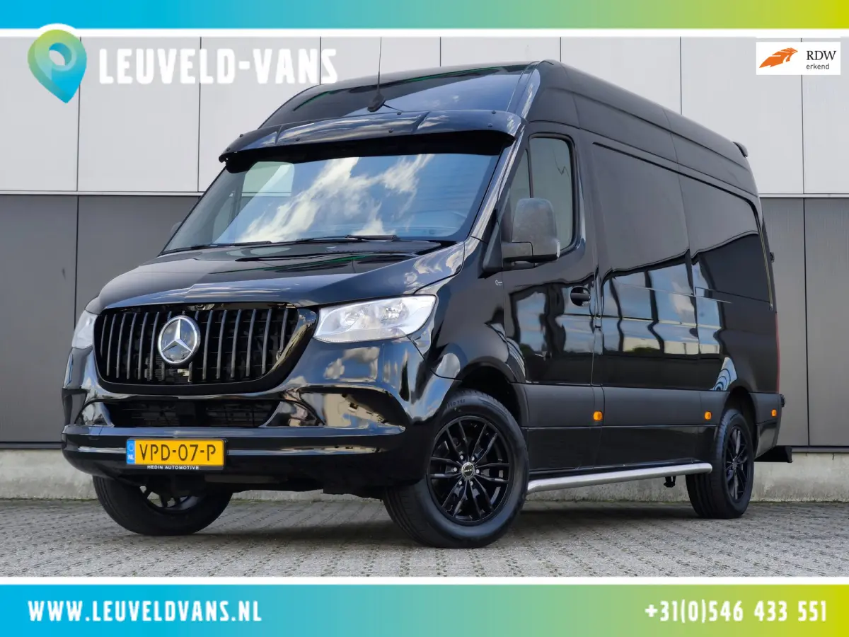316 RWD AUTOMAAT CRUISE CLIMA 2800KG TREKHAAK CAMERA STOELVERWARMING L2H2 BLACK EDITION
