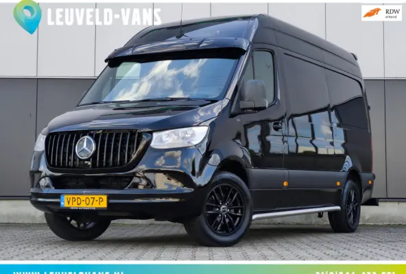 316 RWD AUTOMAAT CRUISE CLIMA 2800KG TREKHAAK CAMERA STOELVERWARMING L2H2 BLACK EDITION