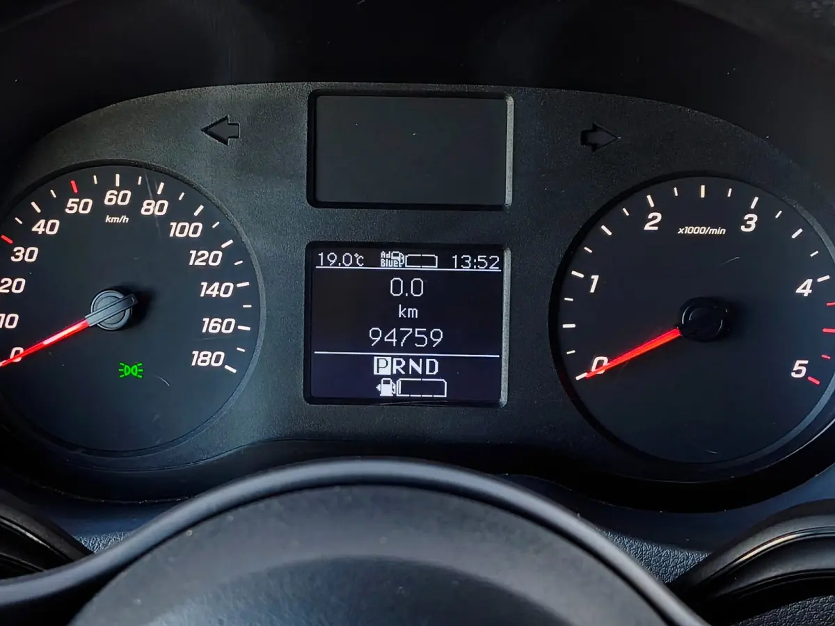 316 RWD AUTOMAAT CRUISE CLIMA 2800KG TREKHAAK CAMERA STOELVERWARMING L2H2 BLACK EDITION