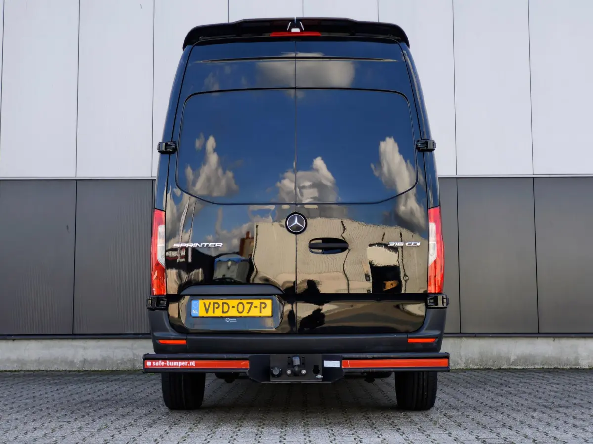 316 RWD AUTOMAAT CRUISE CLIMA 2800KG TREKHAAK CAMERA STOELVERWARMING L2H2 BLACK EDITION
