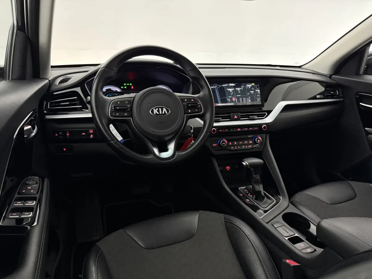 1.6 GDi Hybrid DynamicLine | Camera | Clima | Carplay | Cruise | Trekhaak | Navi | Parkeersens. | NAP