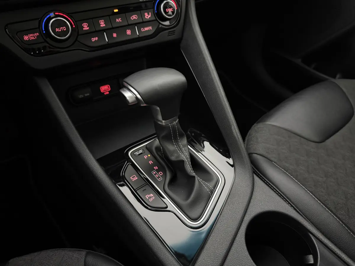 1.6 GDi Hybrid DynamicLine | Camera | Clima | Carplay | Cruise | Trekhaak | Navi | Parkeersens. | NAP