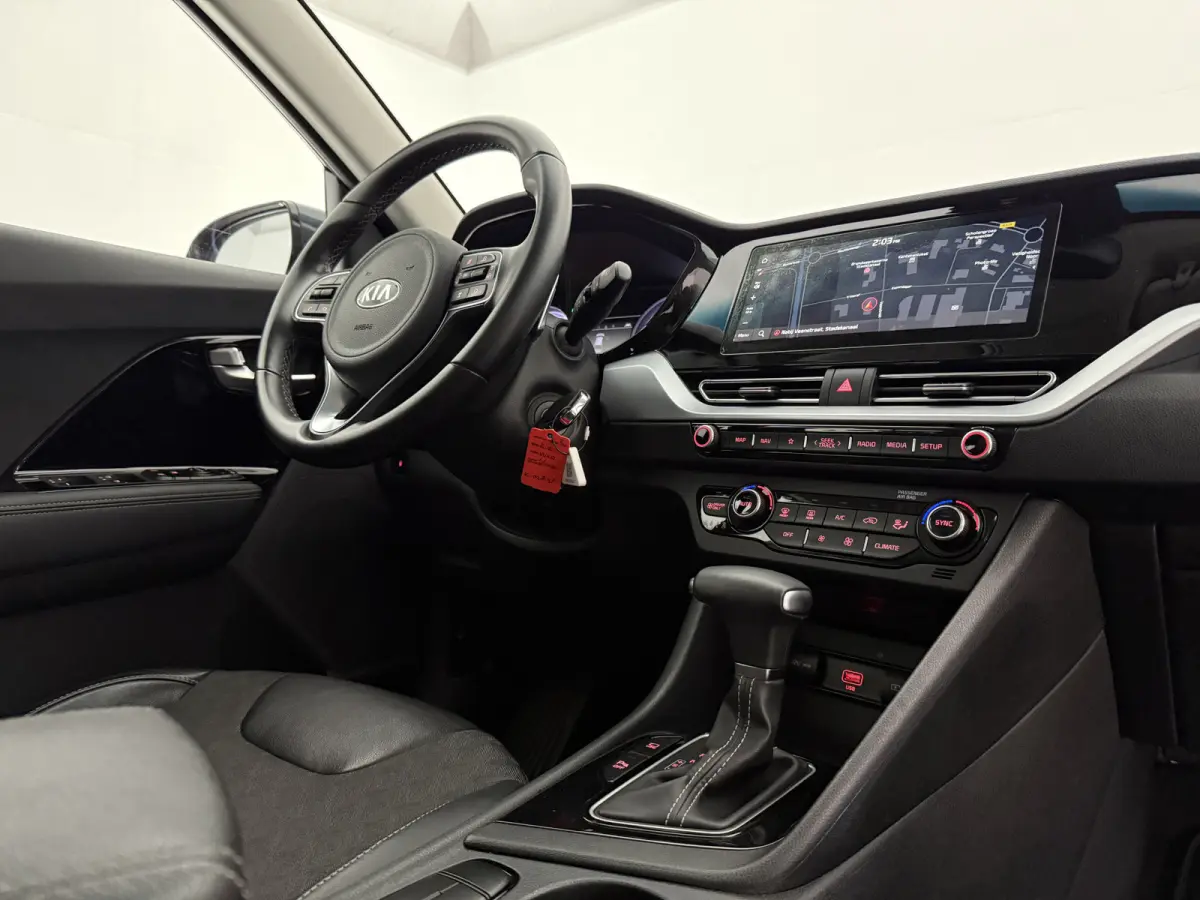 1.6 GDi Hybrid DynamicLine | Camera | Clima | Carplay | Cruise | Trekhaak | Navi | Parkeersens. | NAP