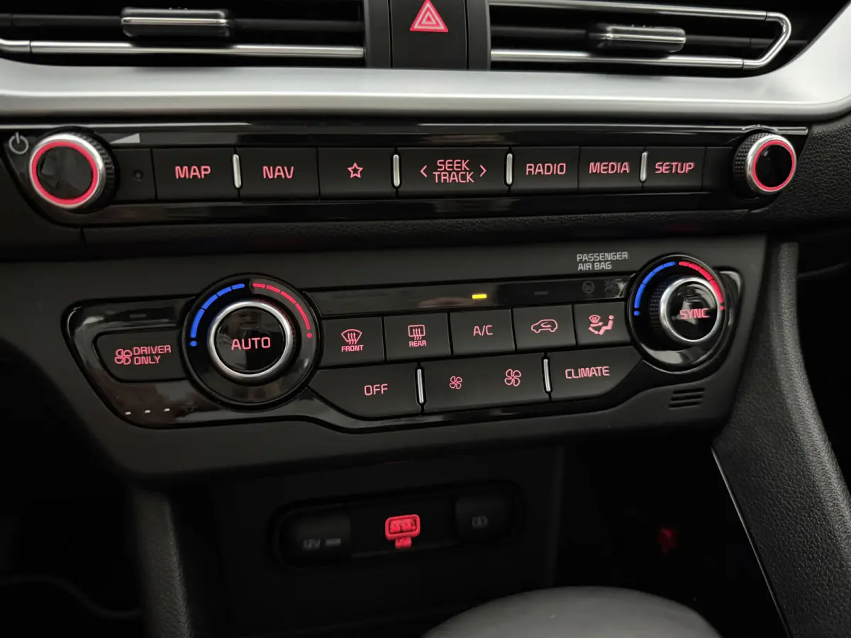 1.6 GDi Hybrid DynamicLine | Camera | Clima | Carplay | Cruise | Trekhaak | Navi | Parkeersens. | NAP