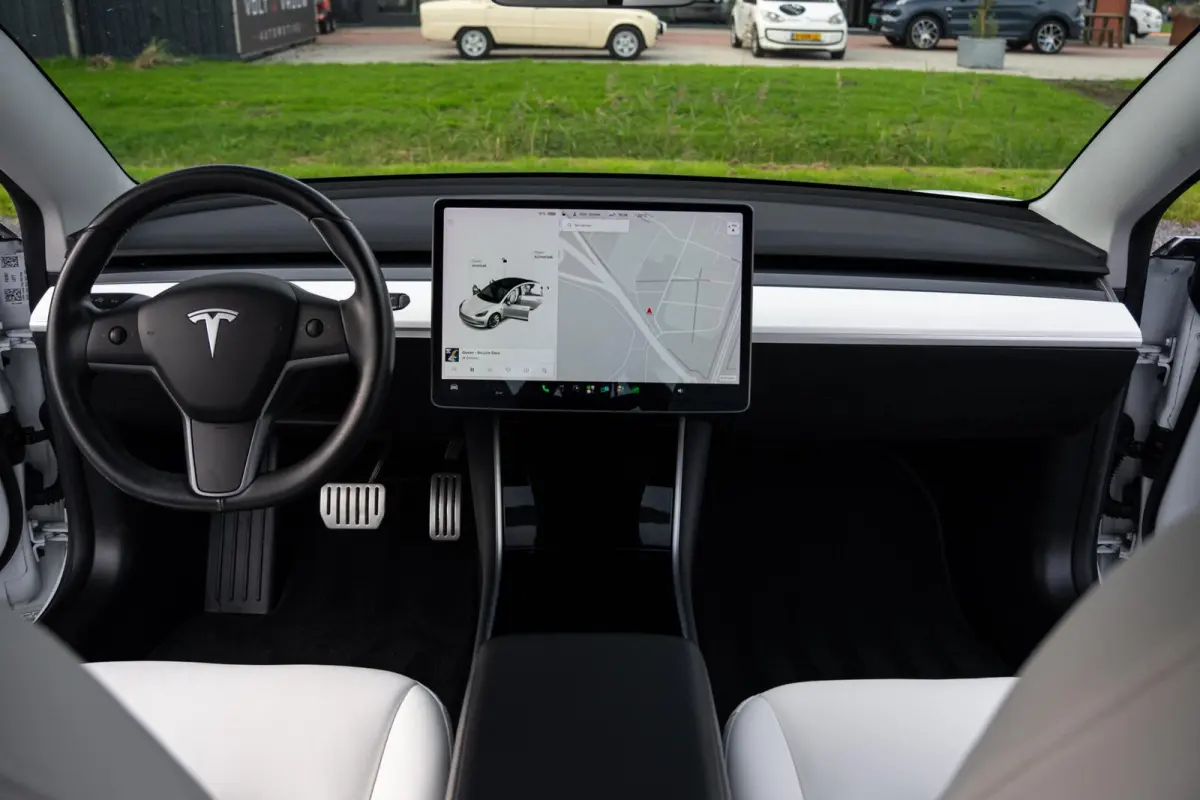 Performance AWD 75 kWh|Org NL NAP|1 Eig|Panoramadak|FSD|Premium Audio|Leder Wit Premium|Parelmoer White|20'' inch|Dealer Onderhouden