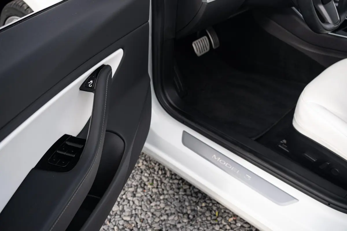 Performance AWD 75 kWh|Org NL NAP|1 Eig|Panoramadak|FSD|Premium Audio|Leder Wit Premium|Parelmoer White|20'' inch|Dealer Onderhouden