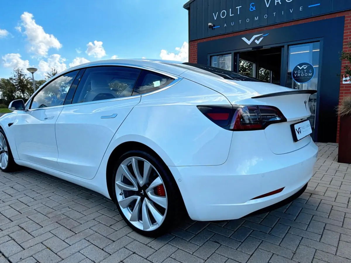 Performance AWD 75 kWh|Org NL NAP|1 Eig|Panoramadak|FSD|Premium Audio|Leder Wit Premium|Parelmoer White|20'' inch|Dealer Onderhouden