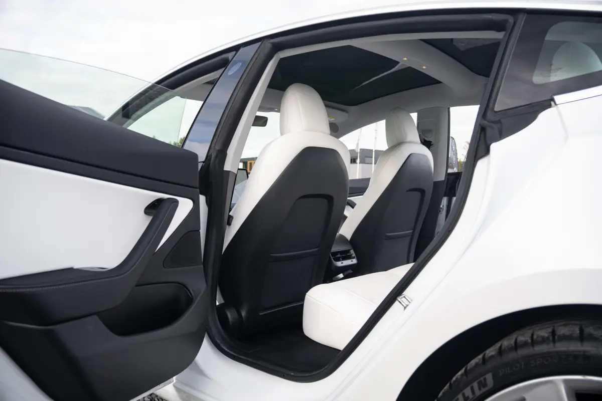 Performance AWD 75 kWh|Org NL NAP|1 Eig|Panoramadak|FSD|Premium Audio|Leder Wit Premium|Parelmoer White|20'' inch|Dealer Onderhouden