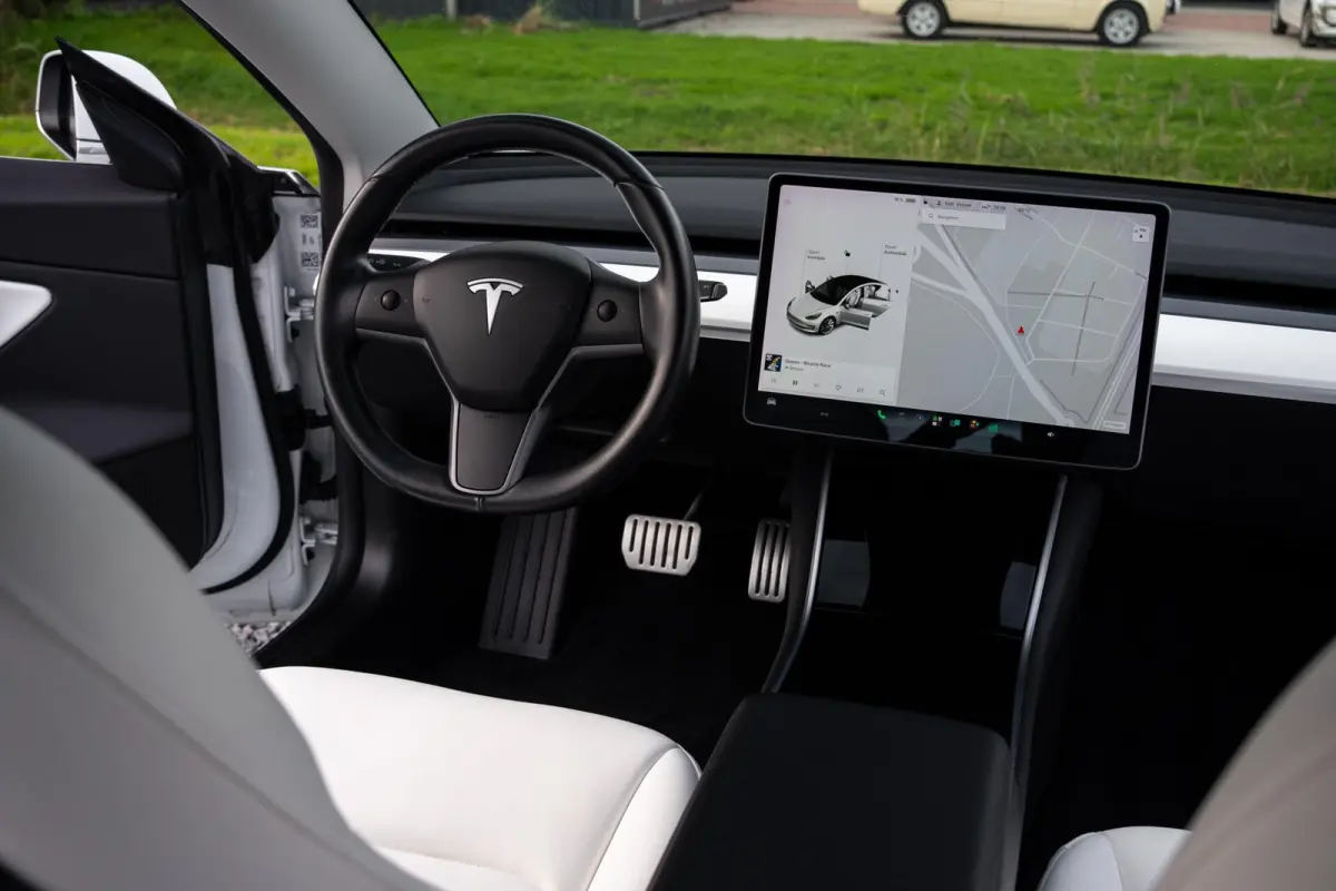 Performance AWD 75 kWh|Org NL NAP|1 Eig|Panoramadak|FSD|Premium Audio|Leder Wit Premium|Parelmoer White|20'' inch|Dealer Onderhouden