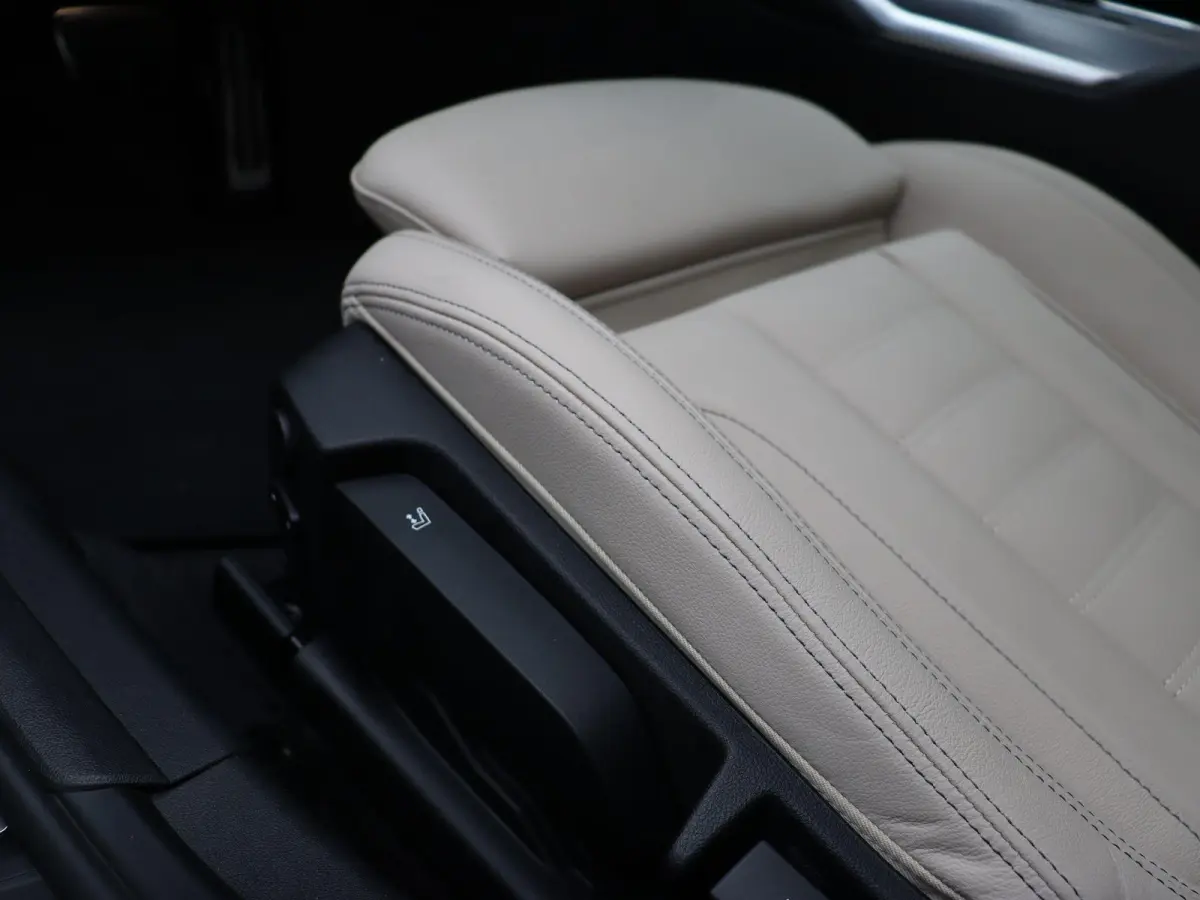 330e M Sportpakket Pro | Comfort Pack | Panoramadak | DAB | HiFi | 19''