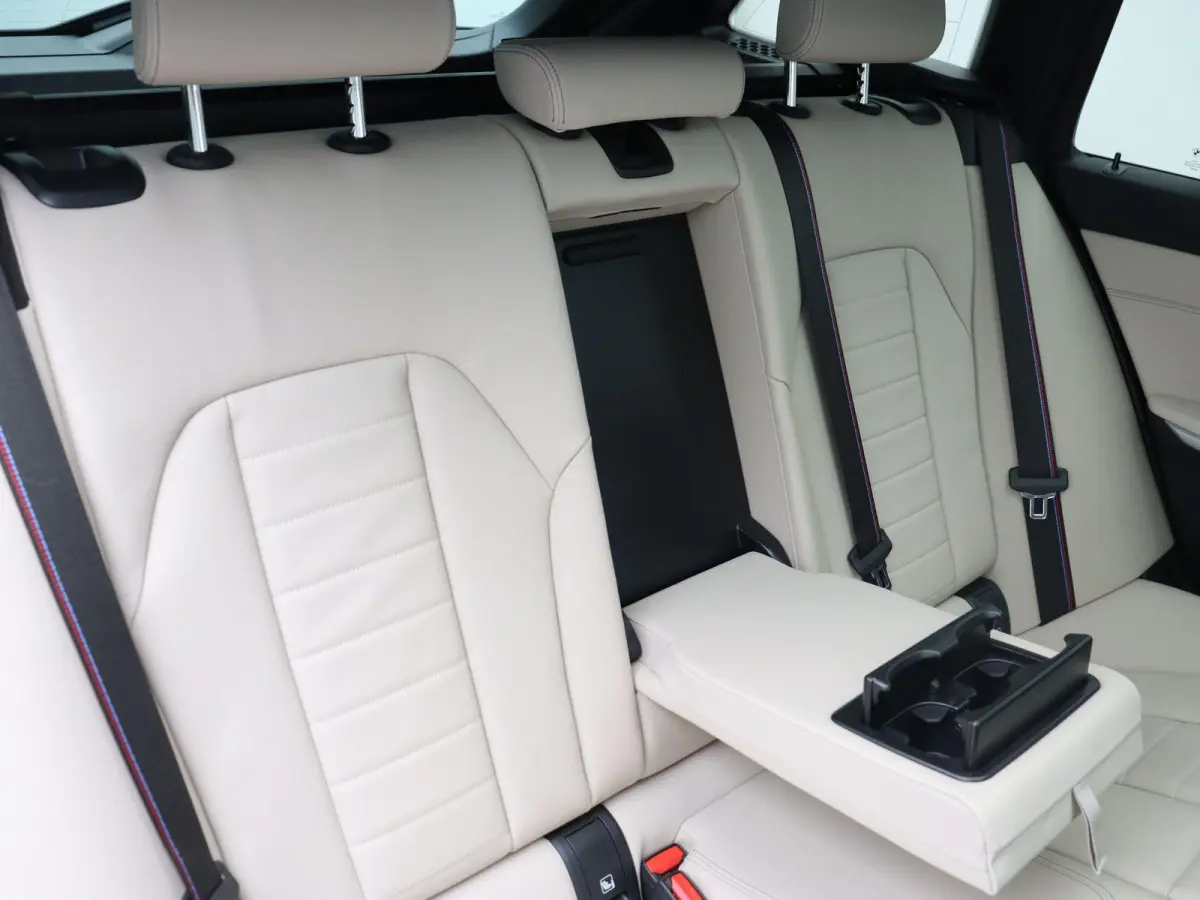330e M Sportpakket Pro | Comfort Pack | Panoramadak | DAB | HiFi | 19''