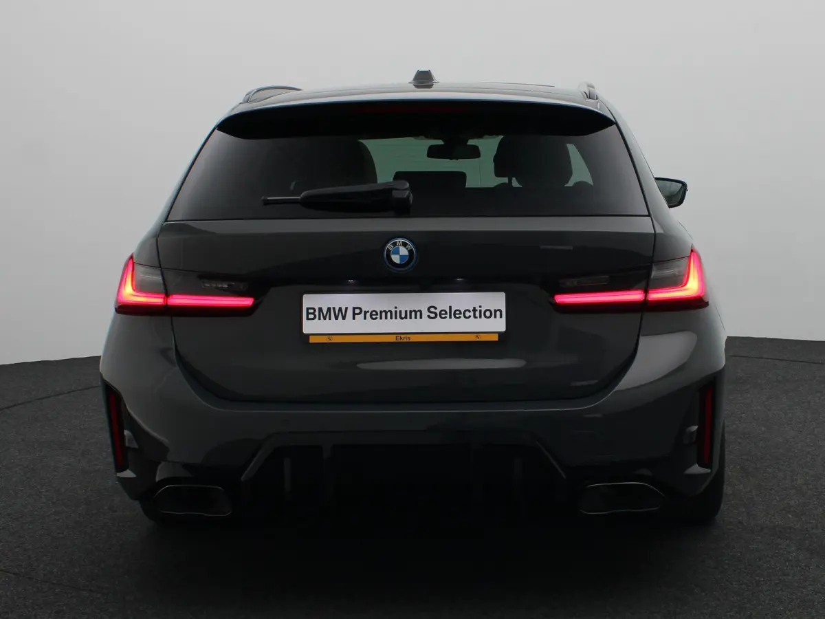 330e M Sportpakket Pro | Comfort Pack | Panoramadak | DAB | HiFi | 19''