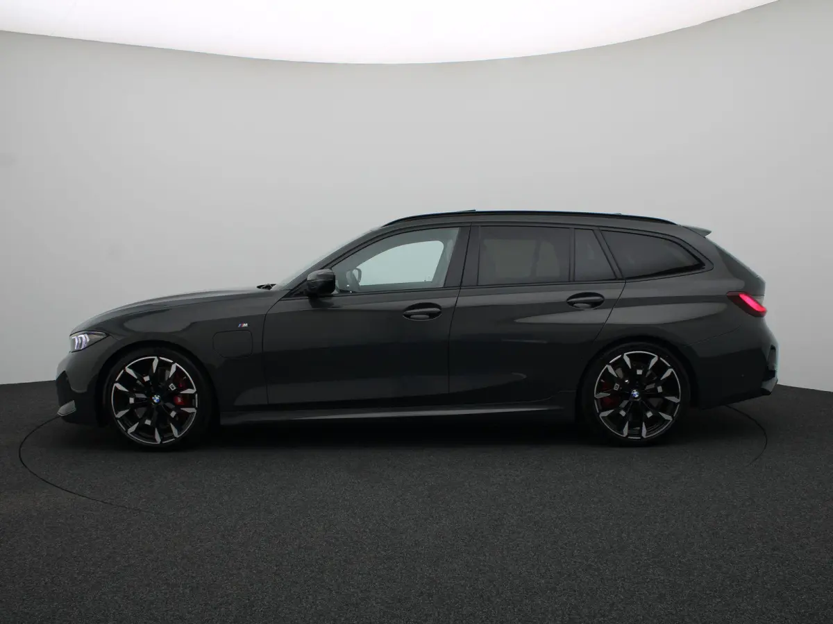 330e M Sportpakket Pro | Comfort Pack | Panoramadak | DAB | HiFi | 19''