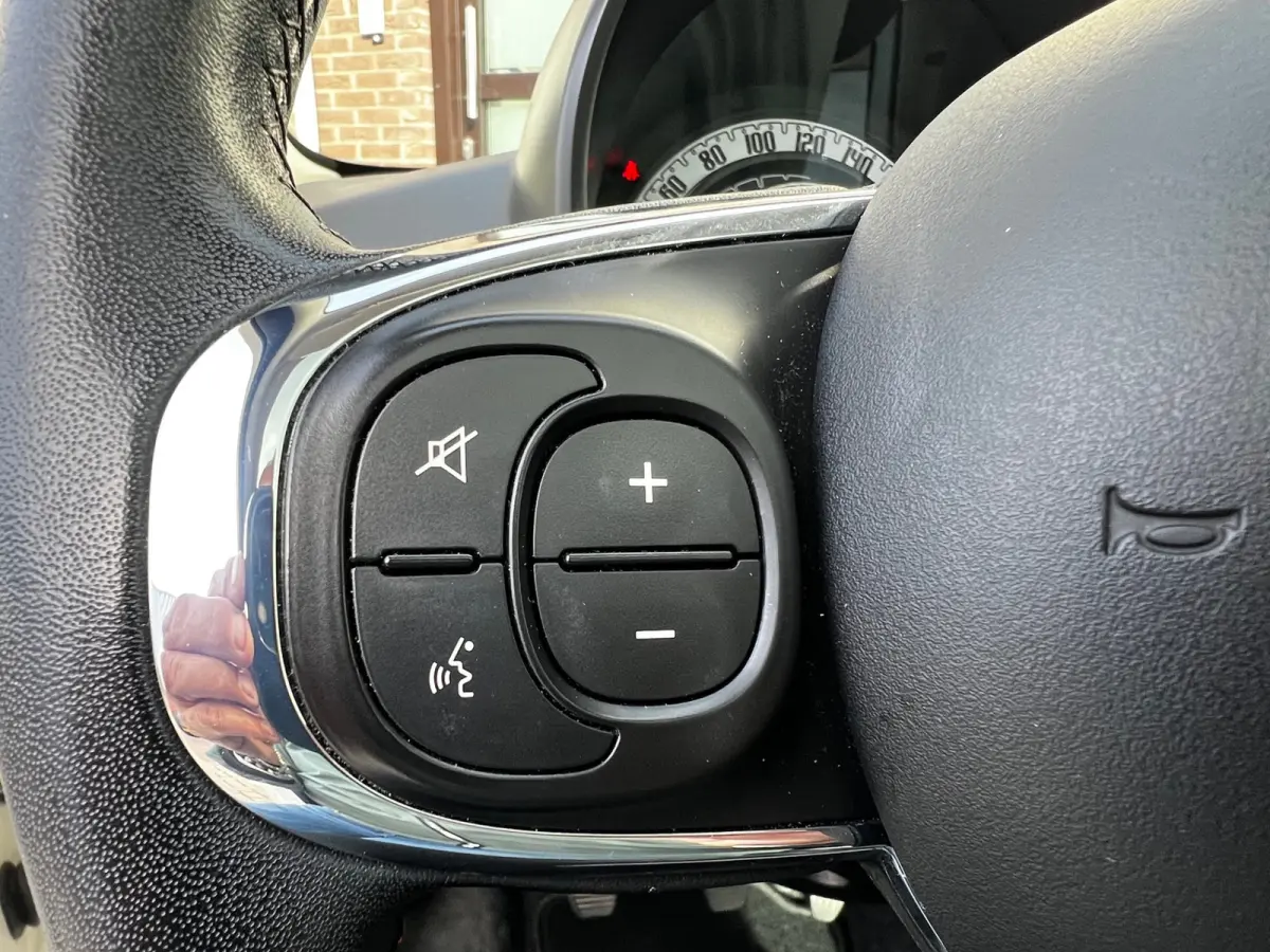 1.0 Hybrid Lounge / Airco / Panoramadak / Park Sensors / 58000 KM / 15" LM Velgen / WW Glas / Nieuwstaat!