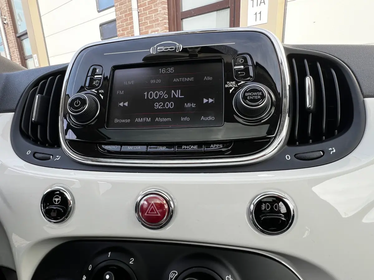 1.0 Hybrid Lounge / Airco / Panoramadak / Park Sensors / 58000 KM / 15" LM Velgen / WW Glas / Nieuwstaat!