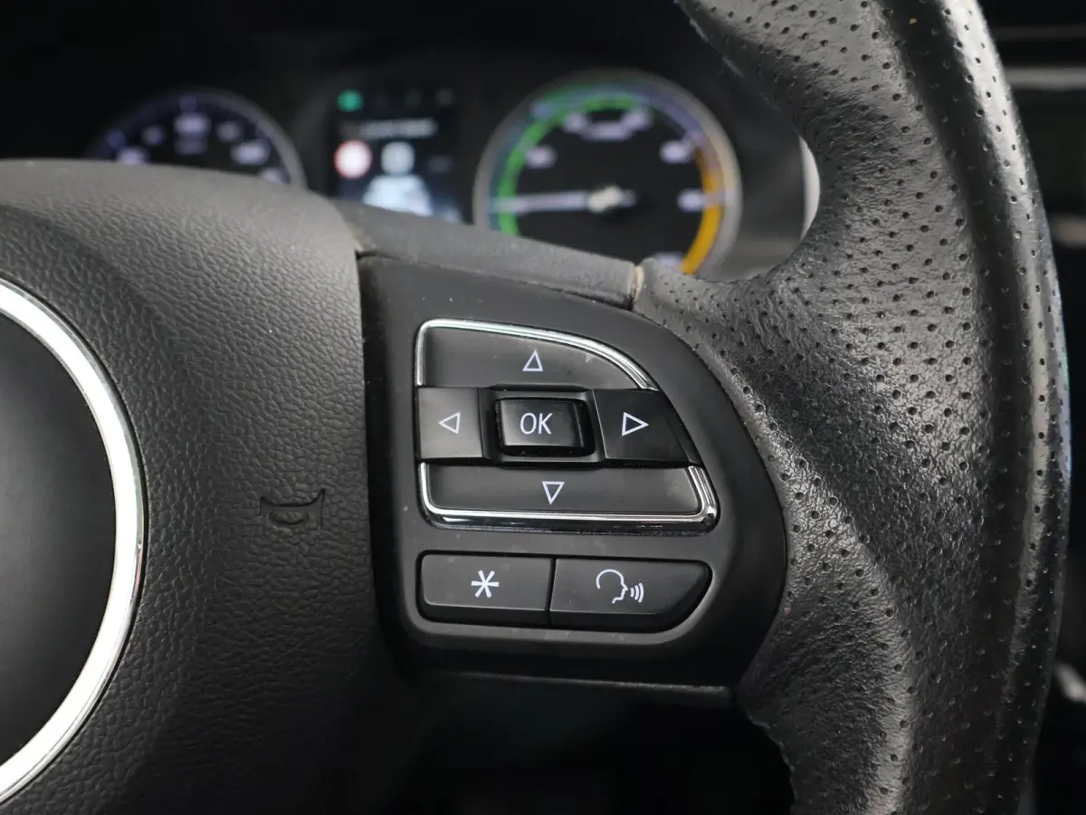 MG LUXURY 45 kWh + TREKHAAK | PANORAMA | JBL 95,1% SOH | LEDER | CAMERA | ADAPTIVE CRUISE | STOELVERWARMING