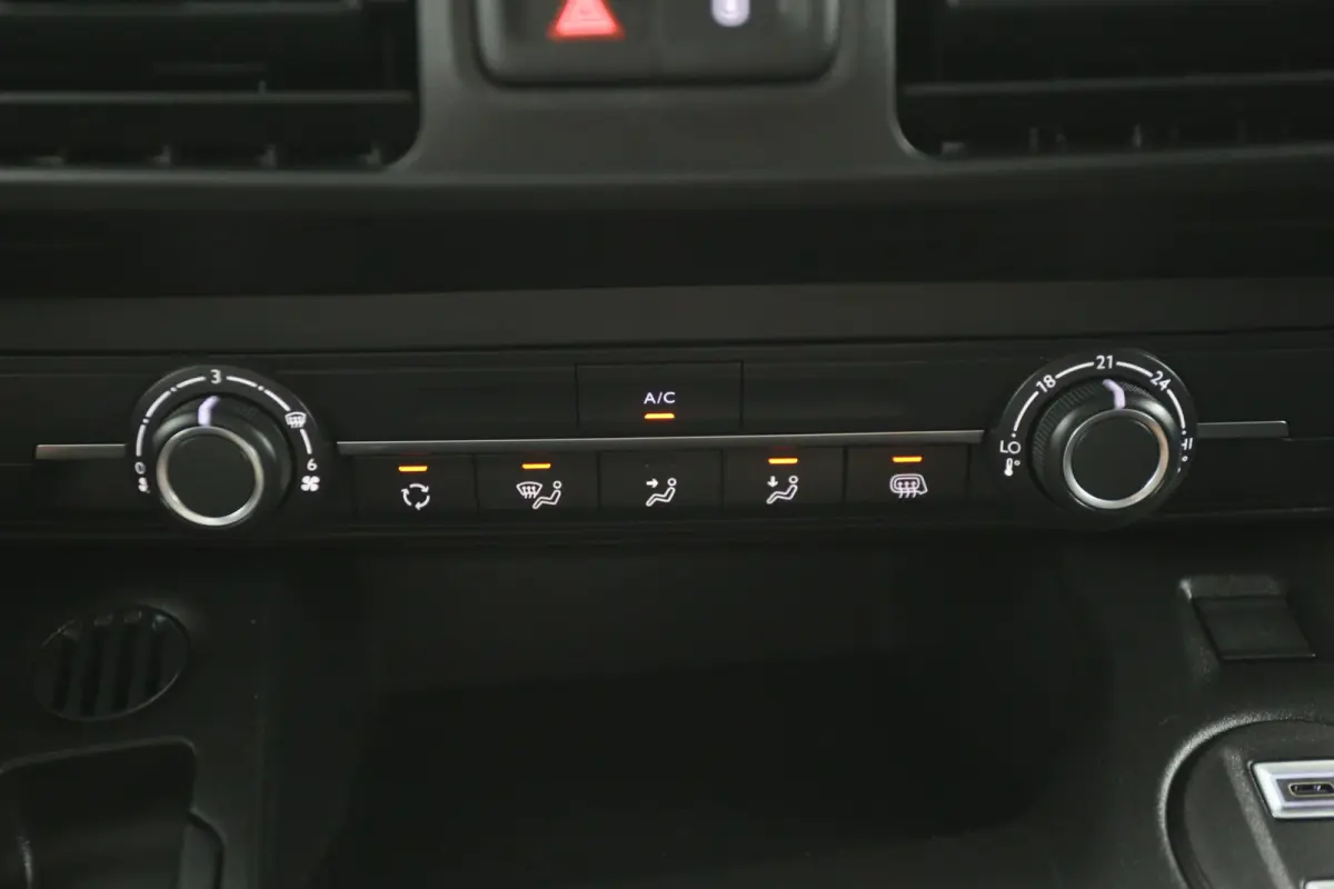 50 kWh 136PK | Snelladen | Airco | Cruise | Virtual | Parkeersens.