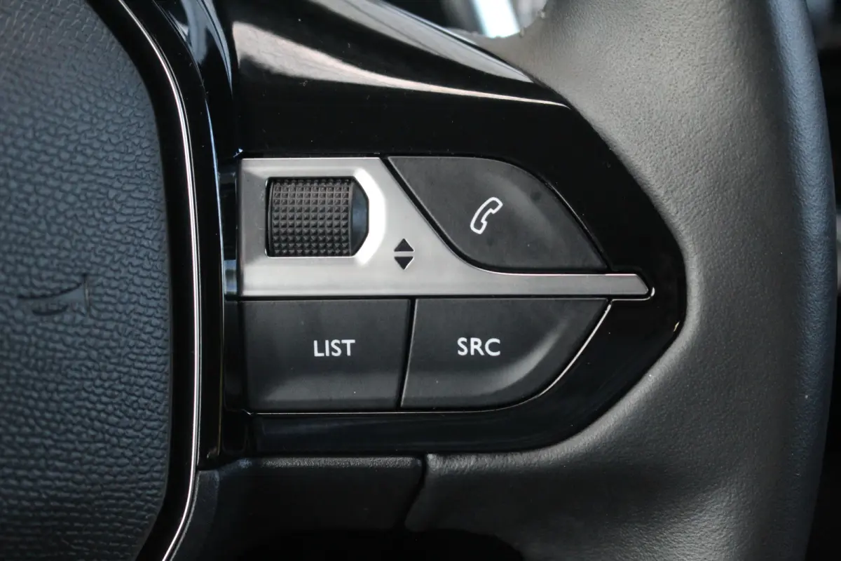 1.2 Allure Pack | Afn. Trekh. | Camera | Keyless | Climate | LED | Carplay | DAB | Afn. Trekh. | Camera | Keyless | Climate | LED | Carplay | DAB |