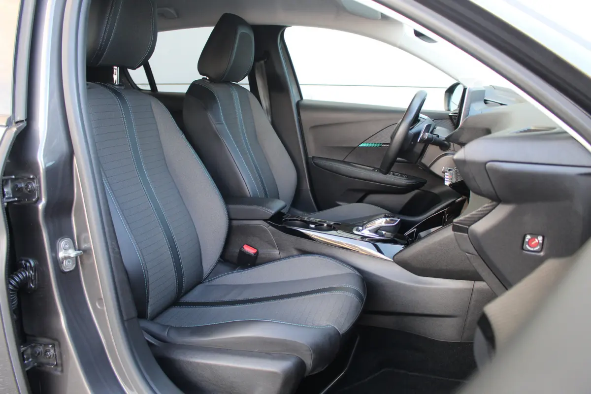 1.2 Allure Pack | Afn. Trekh. | Camera | Keyless | Climate | LED | Carplay | DAB | Afn. Trekh. | Camera | Keyless | Climate | LED | Carplay | DAB |