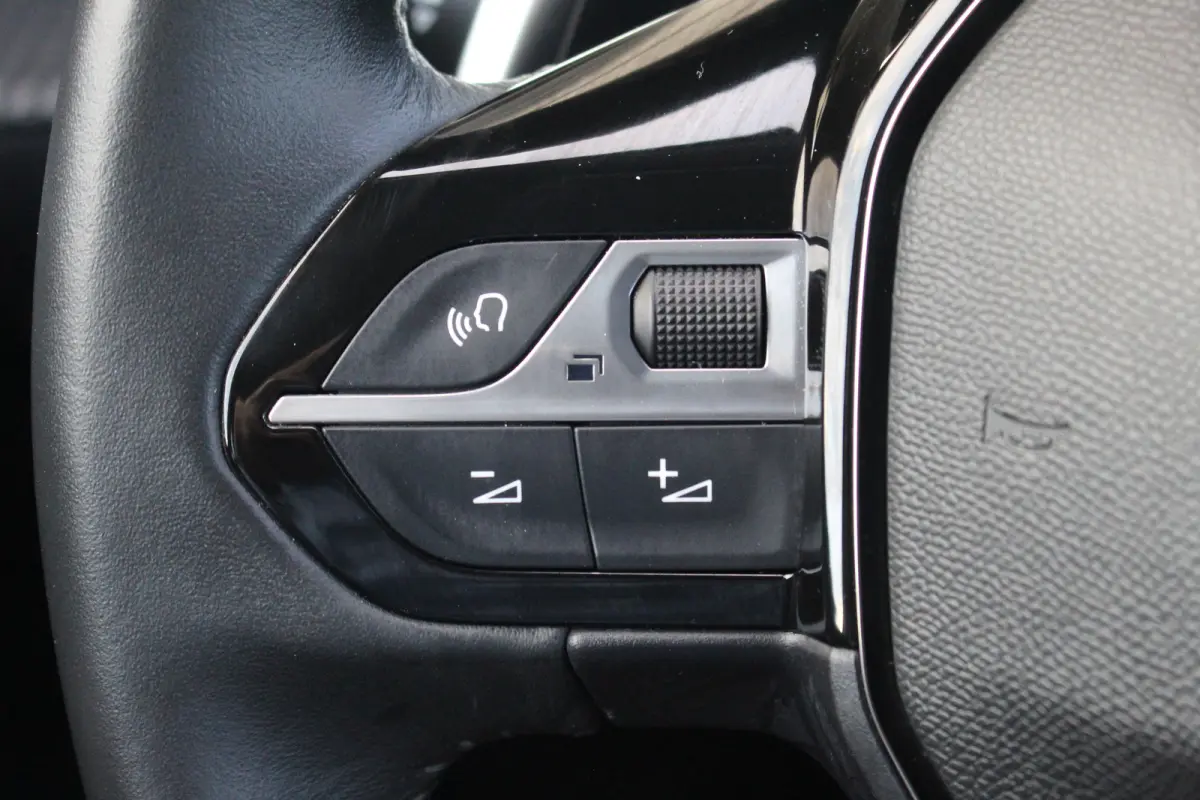 1.2 Allure Pack | Afn. Trekh. | Camera | Keyless | Climate | LED | Carplay | DAB | Afn. Trekh. | Camera | Keyless | Climate | LED | Carplay | DAB |