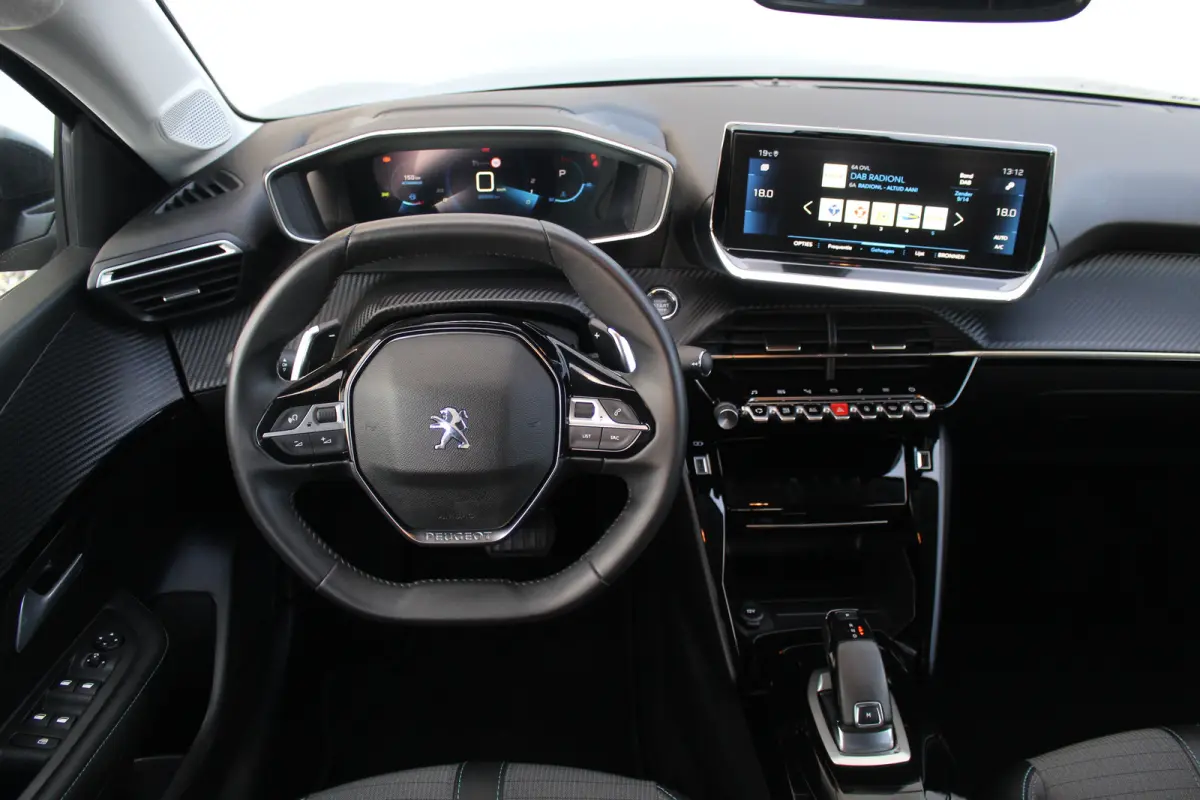 1.2 Allure Pack | Afn. Trekh. | Camera | Keyless | Climate | LED | Carplay | DAB | Afn. Trekh. | Camera | Keyless | Climate | LED | Carplay | DAB |