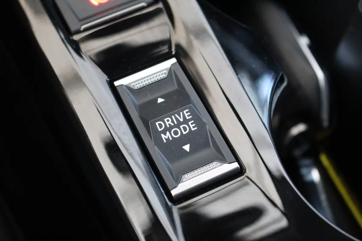 1.2 Allure Pack | Afn. Trekh. | Camera | Keyless | Climate | LED | Carplay | DAB | Afn. Trekh. | Camera | Keyless | Climate | LED | Carplay | DAB |
