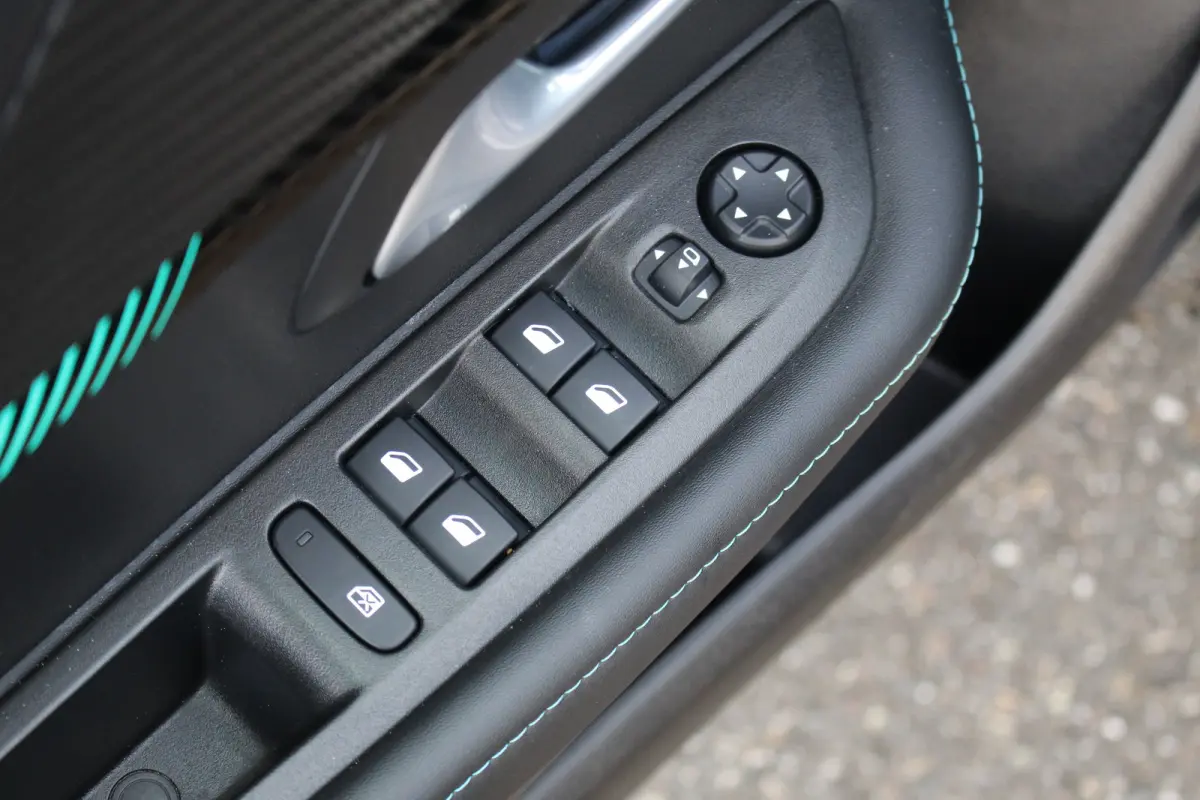 1.2 Allure Pack | Afn. Trekh. | Camera | Keyless | Climate | LED | Carplay | DAB | Afn. Trekh. | Camera | Keyless | Climate | LED | Carplay | DAB |
