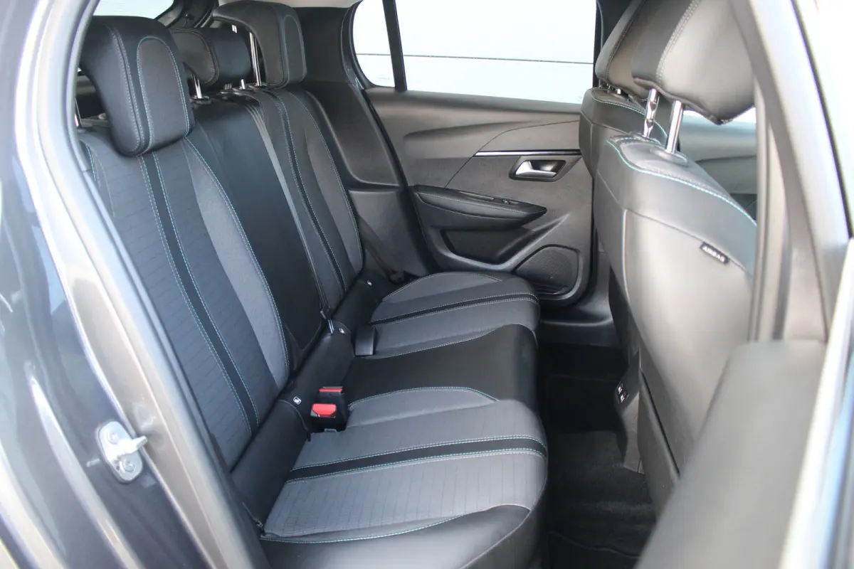 1.2 Allure Pack | Afn. Trekh. | Camera | Keyless | Climate | LED | Carplay | DAB | Afn. Trekh. | Camera | Keyless | Climate | LED | Carplay | DAB |