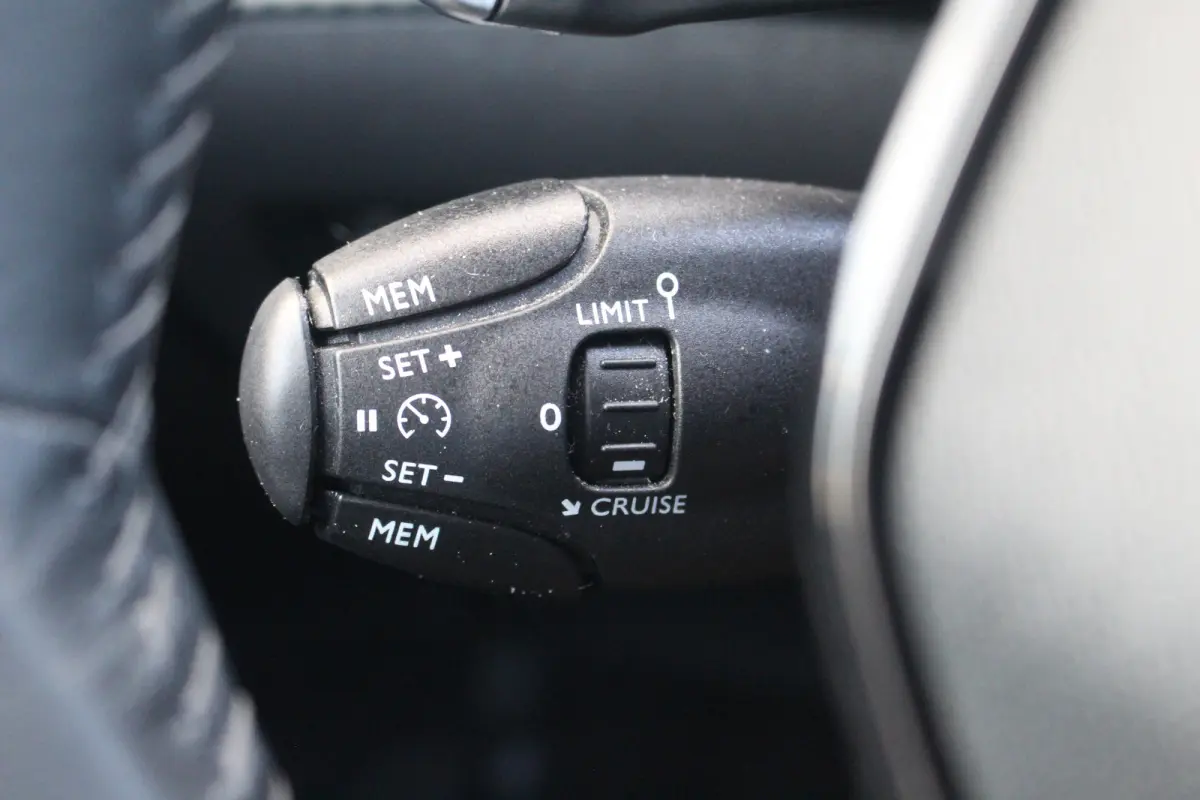 1.2 Allure Pack | Afn. Trekh. | Camera | Keyless | Climate | LED | Carplay | DAB | Afn. Trekh. | Camera | Keyless | Climate | LED | Carplay | DAB |